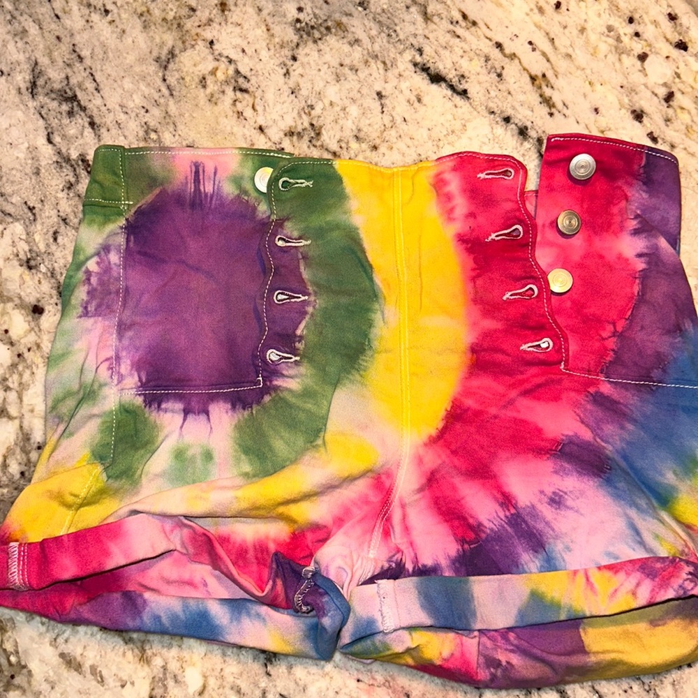 Awesome tie-dye highwaist button up shorts